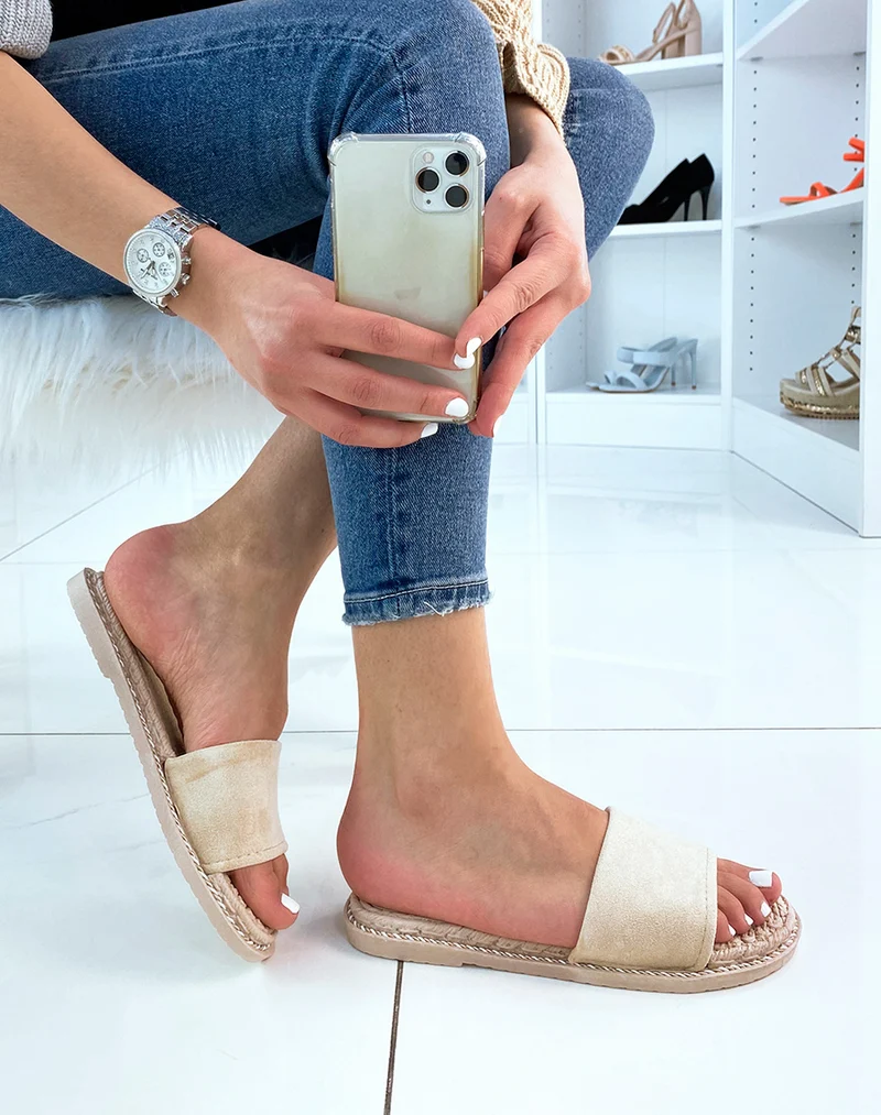 Mules en suédine beige