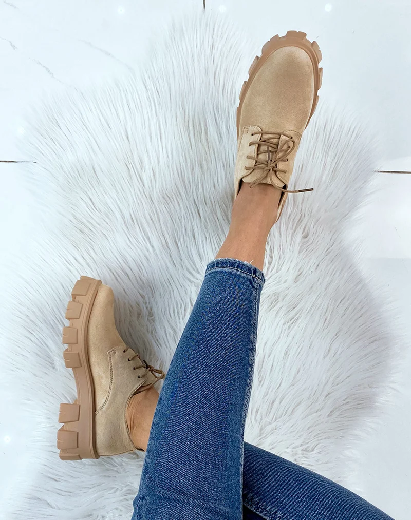 Derbies en suédine beige à grosse plateforme