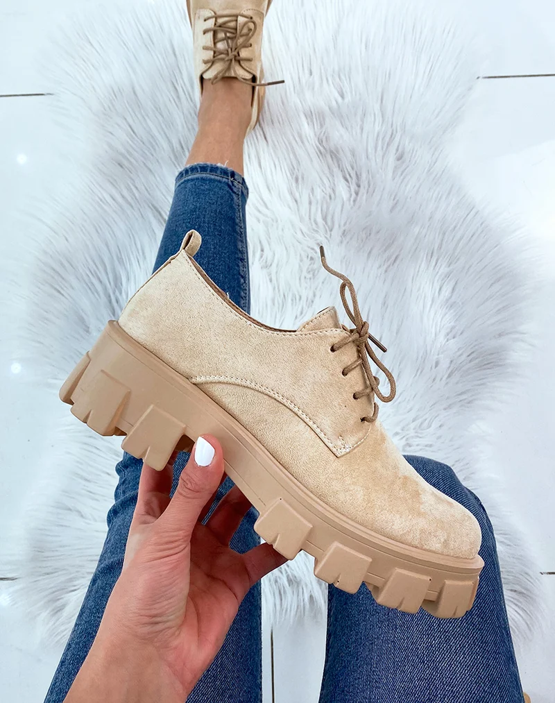 Derbies en suédine beige à grosse plateforme