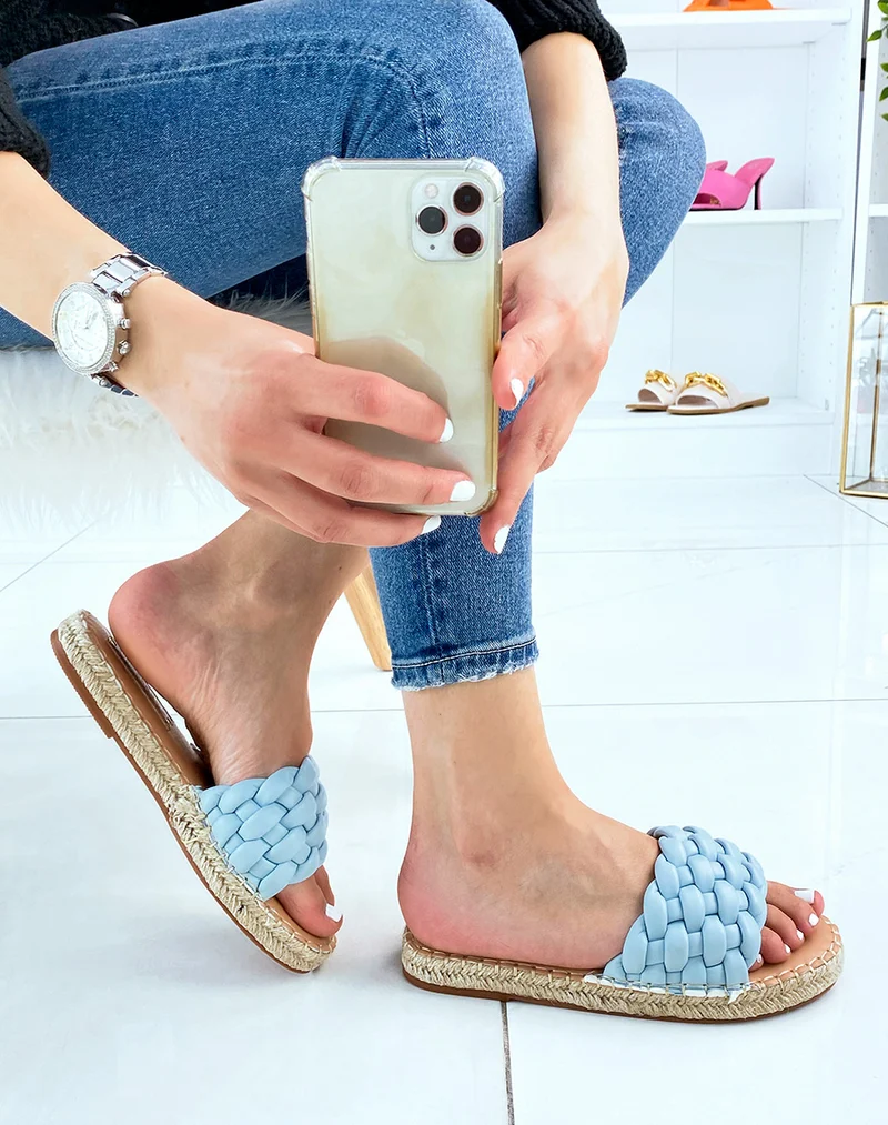Mules bleu clair tressées à semelle en jute