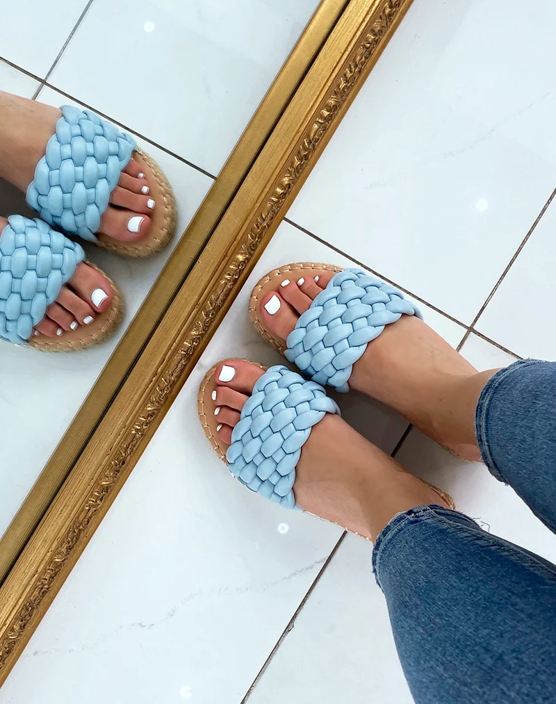 Mules bleu clair tressées à semelle en jute