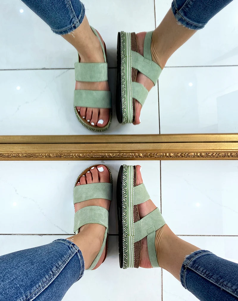 Sandales à doubles brides en suédine verte pastel