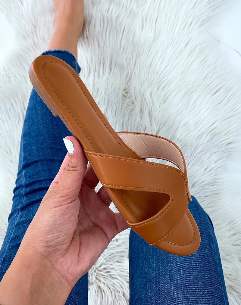 Mules plates camel à brides croisées