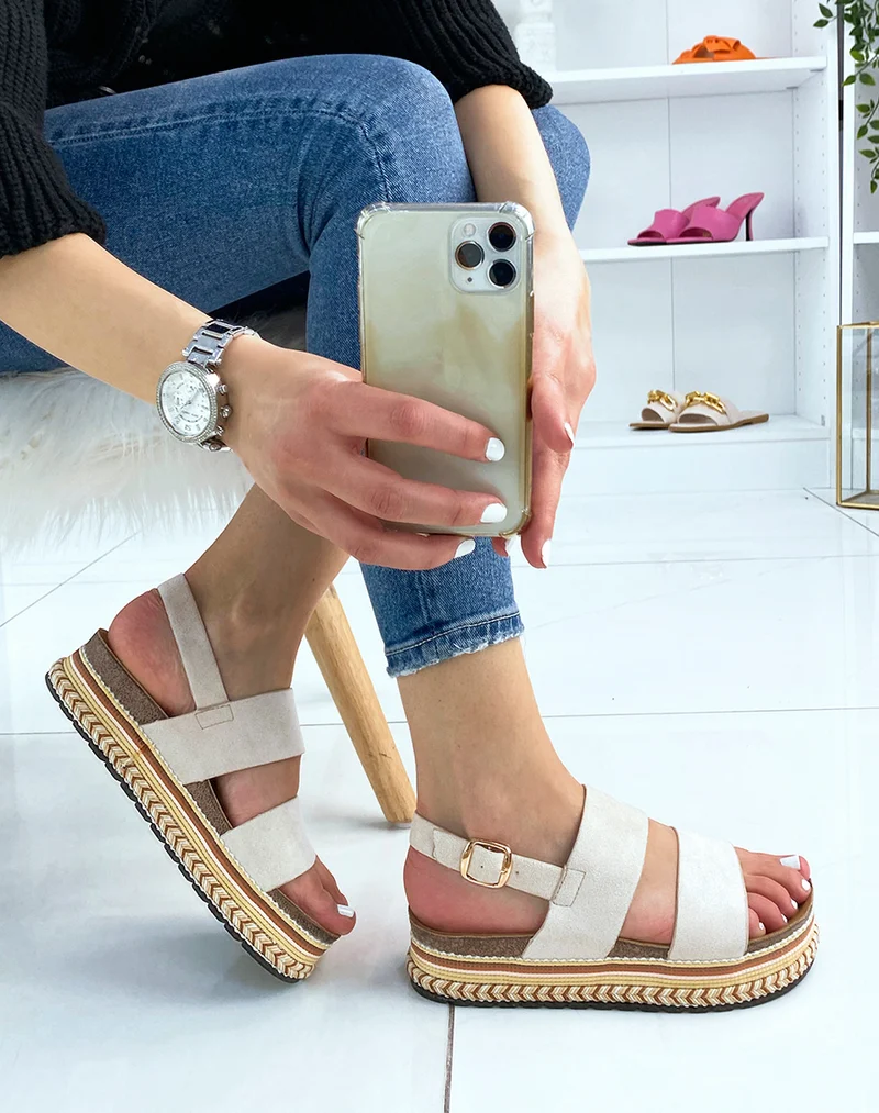 Sandales à doubles brides en suédine beige