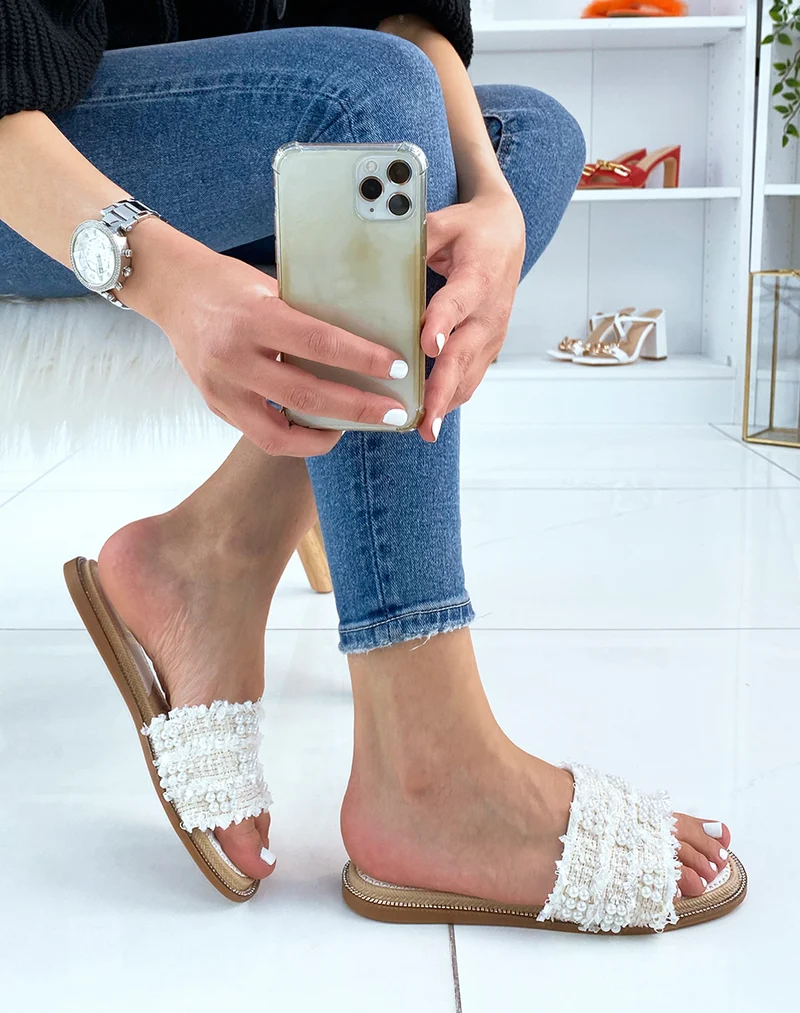 Mules blanches effet tweed à perles