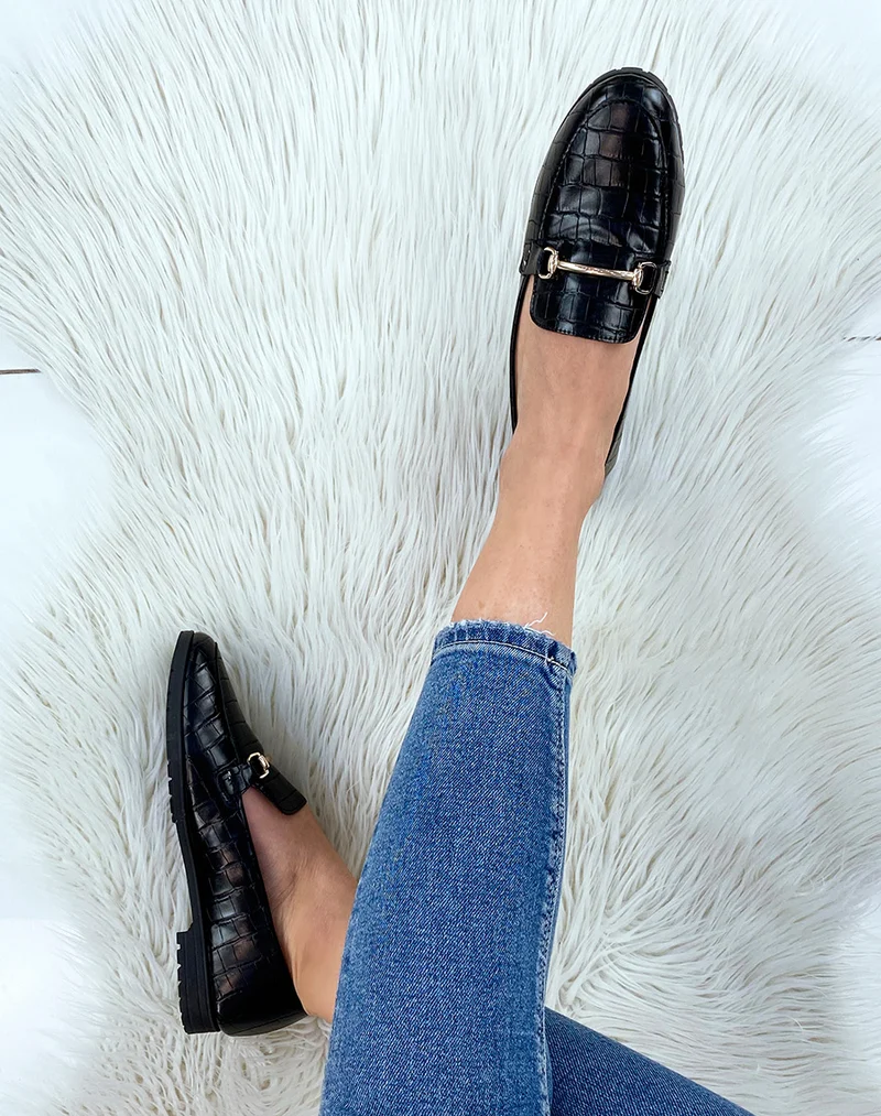 Mocassins noires effet croco à détail doré