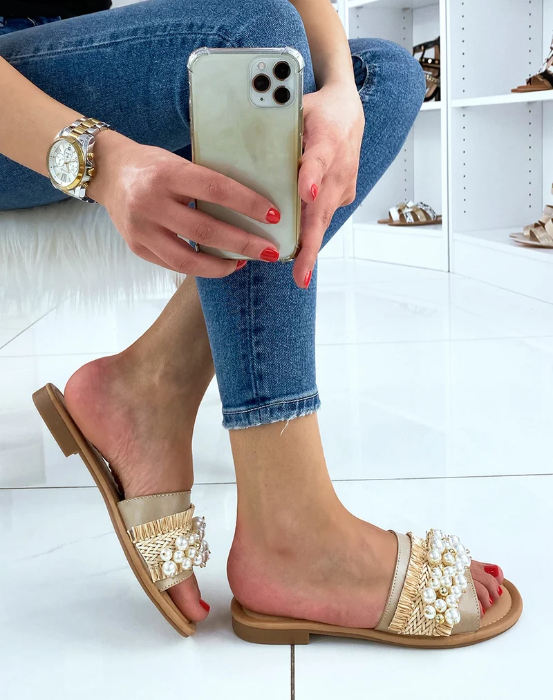 Mules beiges à multiples perles