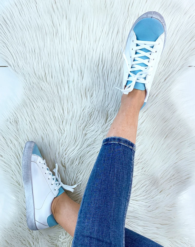 Basket blanche et bleu mat