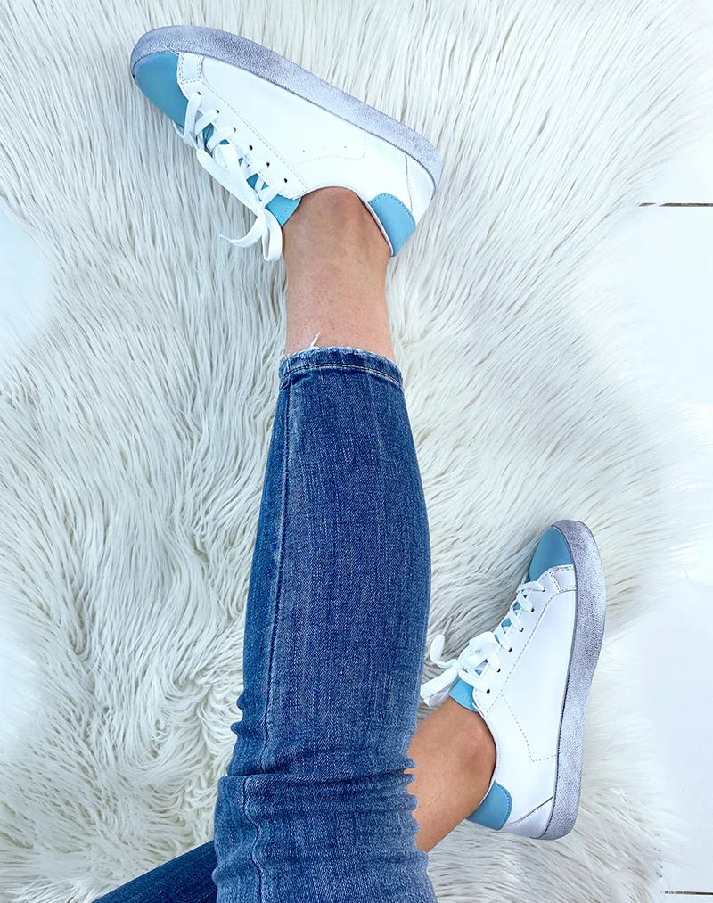 Basket blanche et bleu mat