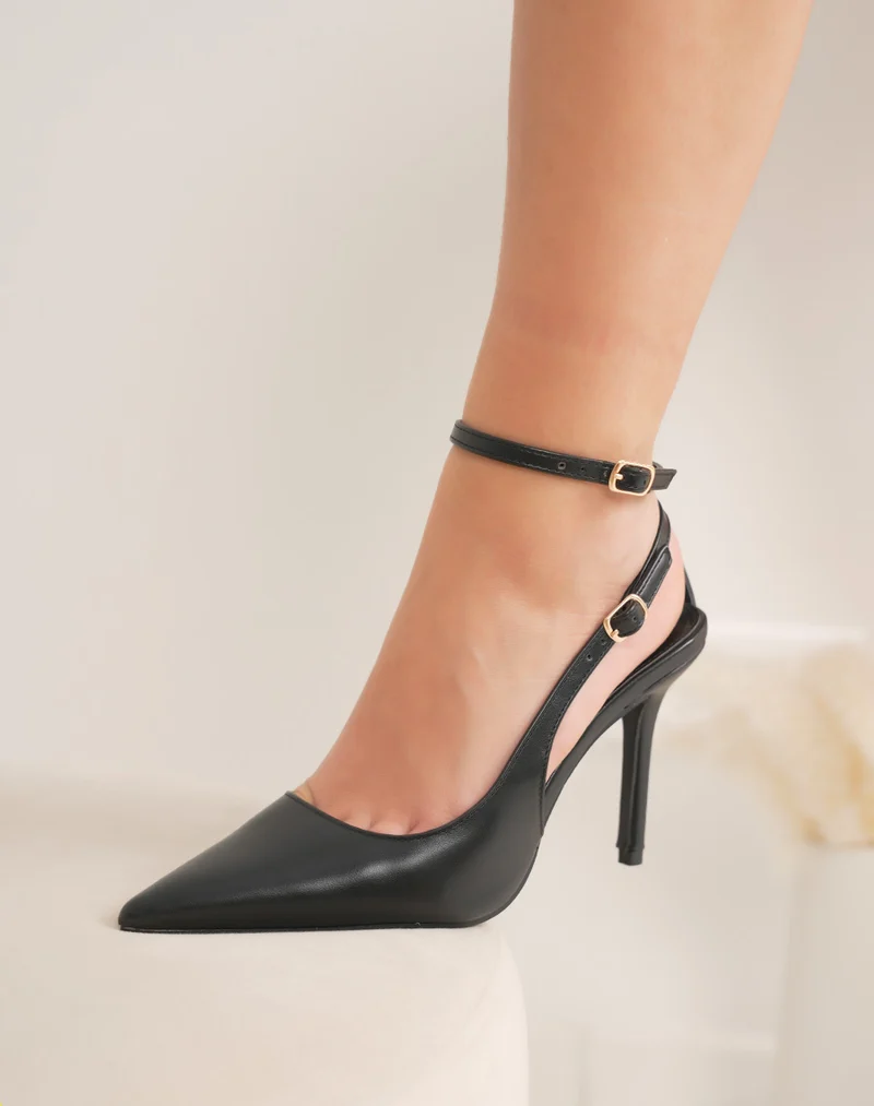 Escarpins femme noirs élégants à talon aiguille 10 cm et bride fine à la cheville