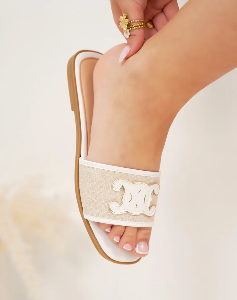 Mules femme blanches plates avec bride beige tissée et détail blanc raffiné