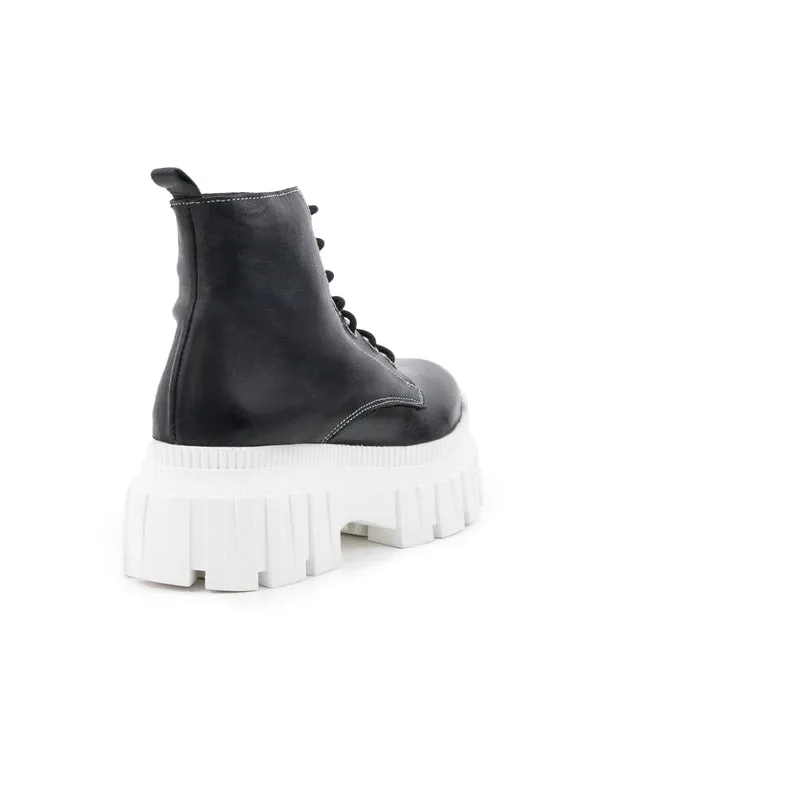 Hufflepuff Black Leather/White Sole
