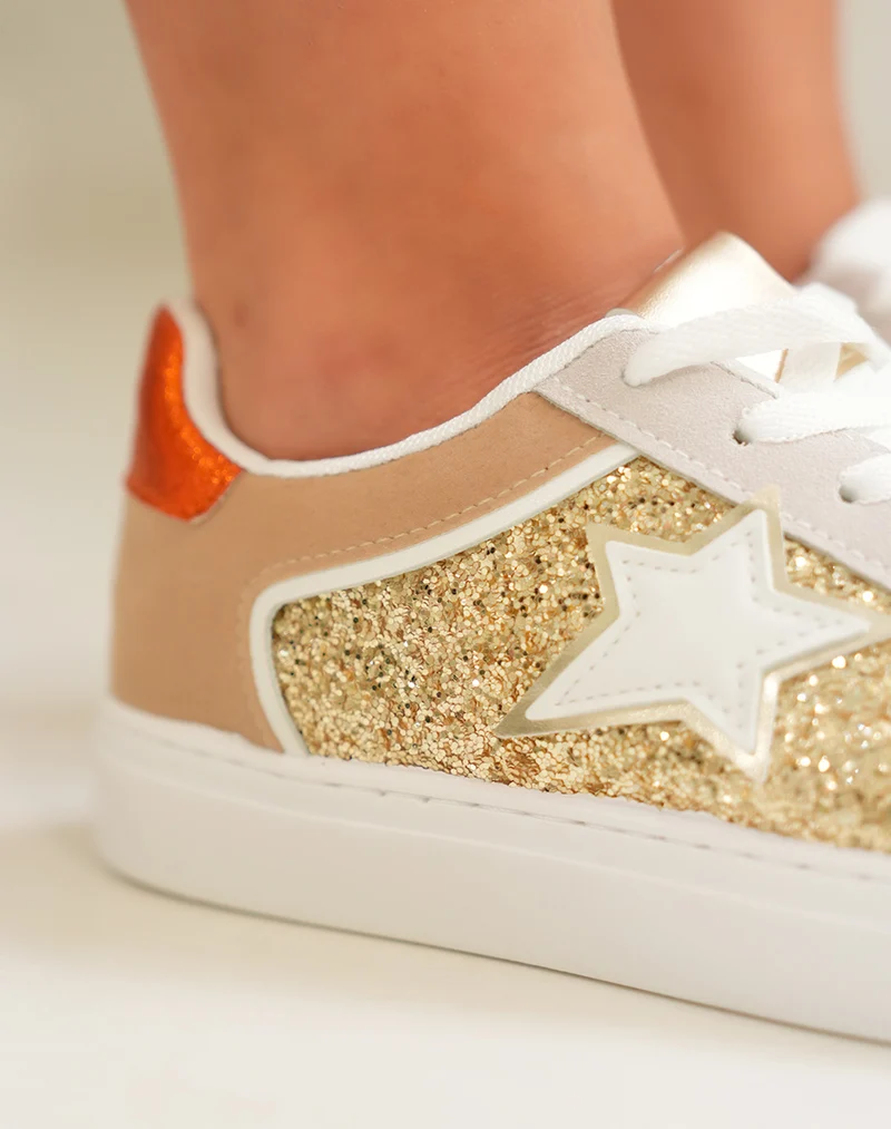 Basket femme dorée avec paillettes étoile blanche et empiècement orange