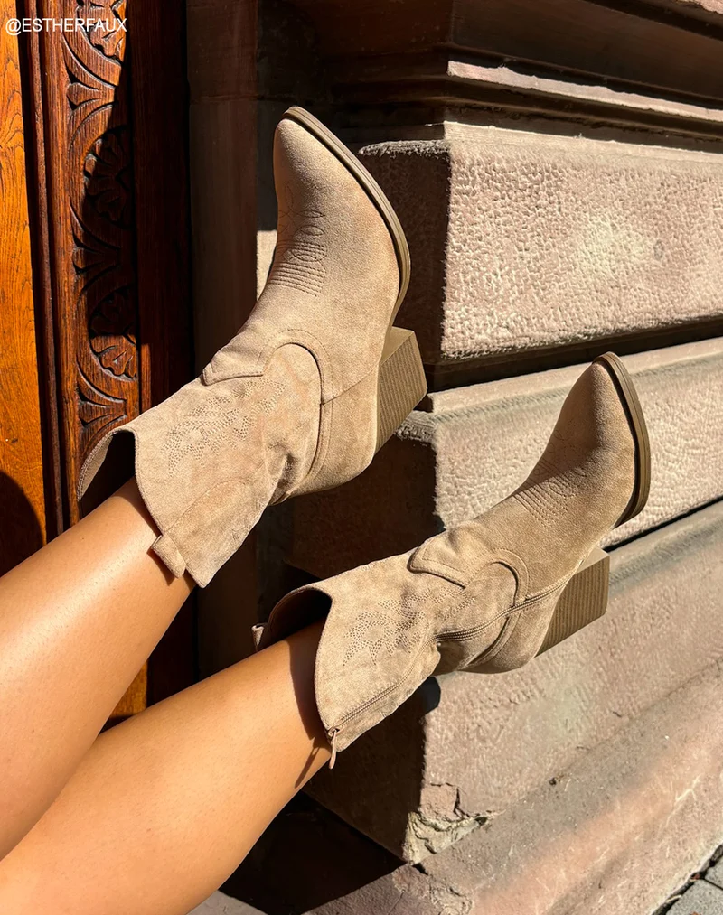 Bottines femme marron clair style santiags avec talon épais de 8 cm