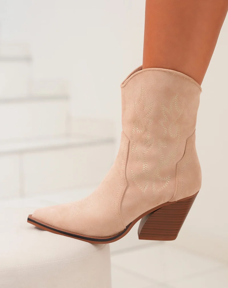 Bottes taupe clair en suédine à talon style santiags