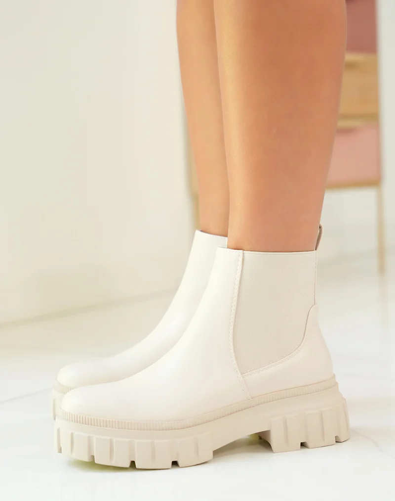 Bottines beiges style chelsea avec semelle épaisse crantée pour femme
