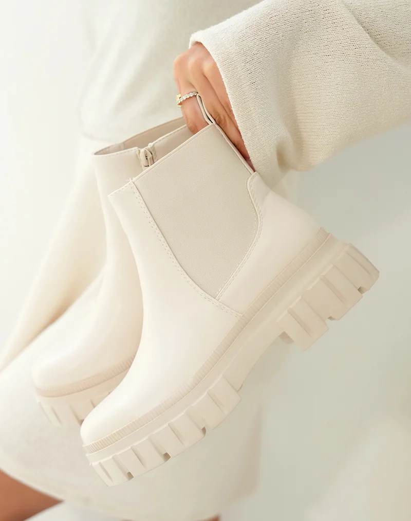 Bottines beiges style chelsea avec semelle épaisse crantée pour femme