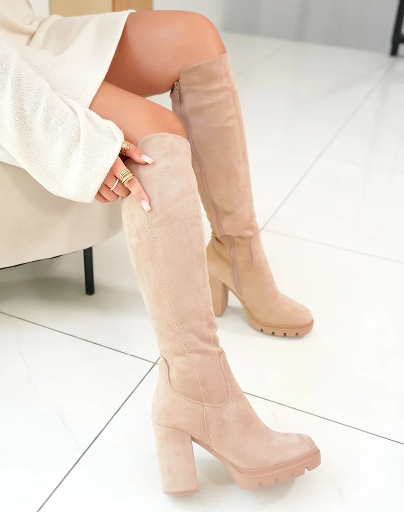 Bottes en suédine marron clair à talons hauts pour femme