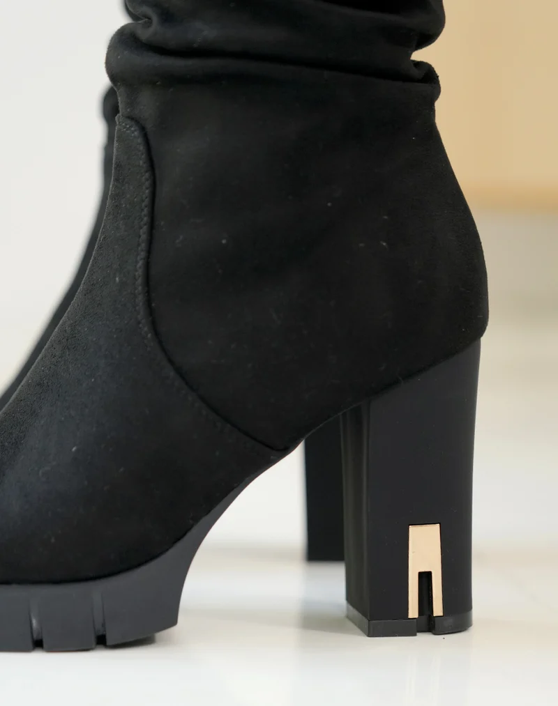 Bottes noires effet daim à talons avec détail doré pour femme