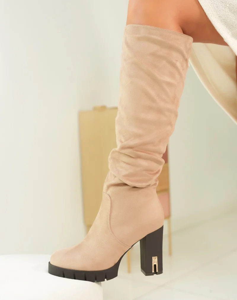 Bottes marron clair effet daim à talons avec détail doré pour femme
