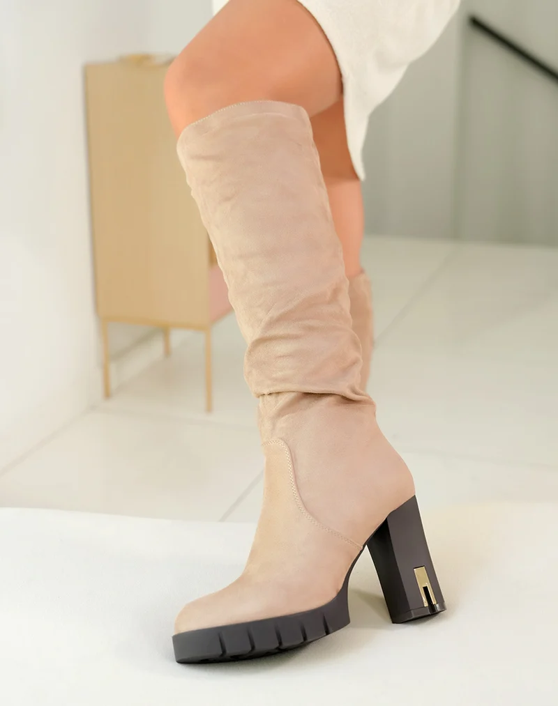 Bottes marron clair effet daim à talons avec détail doré pour femme
