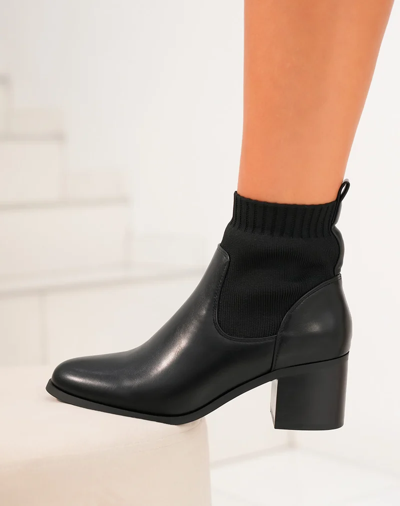 Bottines Noires à Talons Effet Chaussette - L'Essentiel Confortable pour Toute Occasion