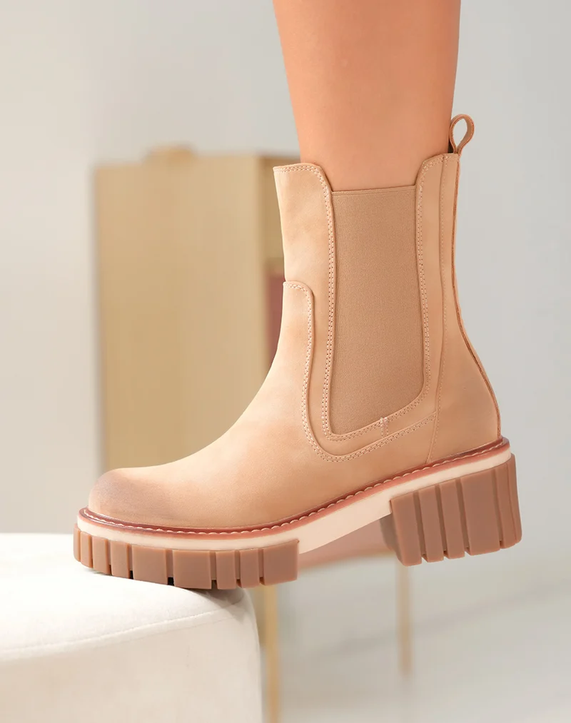 Bottines Montantes Camel Chic avec Semelle Contrastante pour un Look Audacieux