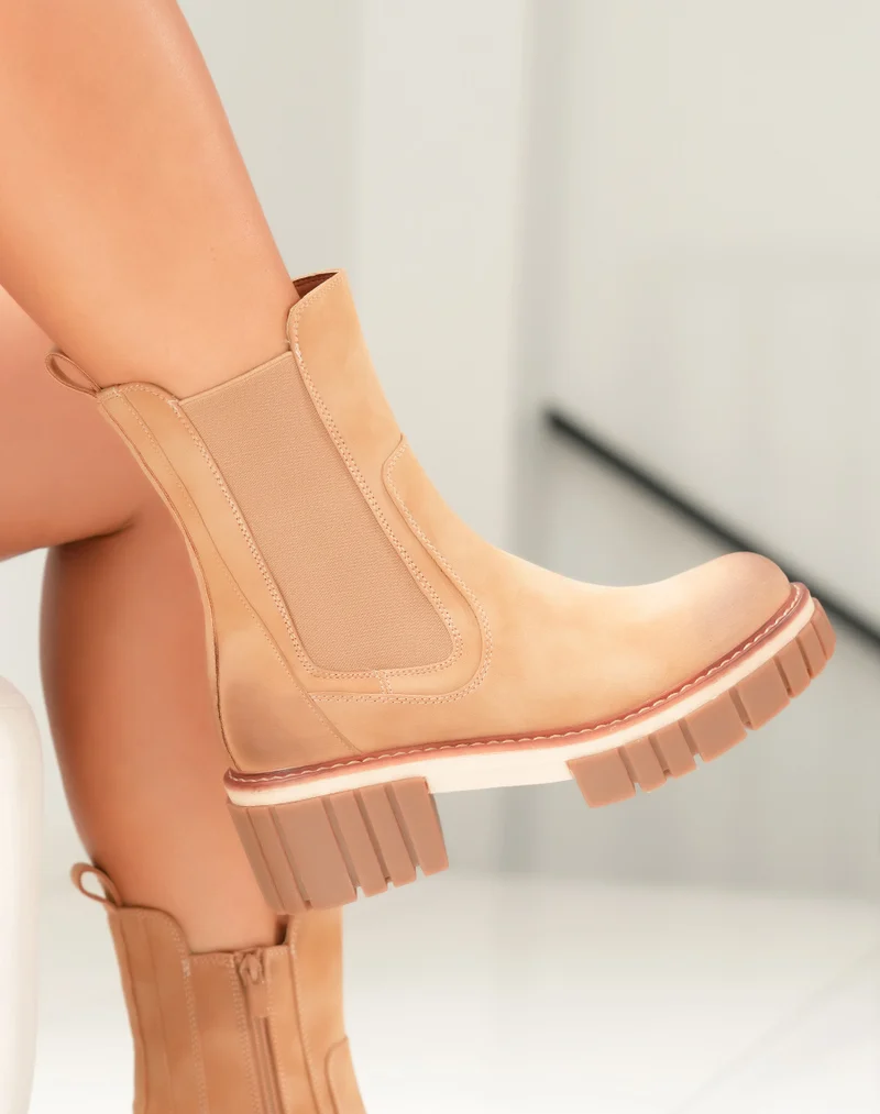 Bottines Montantes Camel Chic avec Semelle Contrastante pour un Look Audacieux