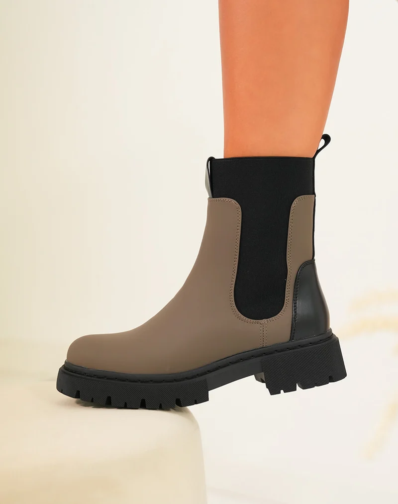 BOTTINES CHELSEA KAKI : CLASSIQUE REVISITÉ