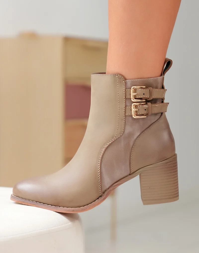 Bottines Beiges Bi-Matière : L'Équilibre Parfait entre Style et Confort