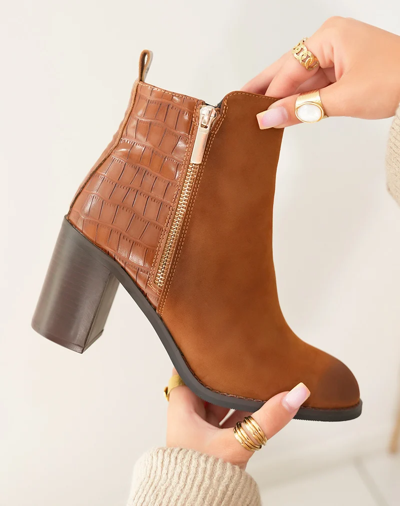 Bottines Camel Bi-Matière : Une Élégance qui ne Passe Pas Inaperçue