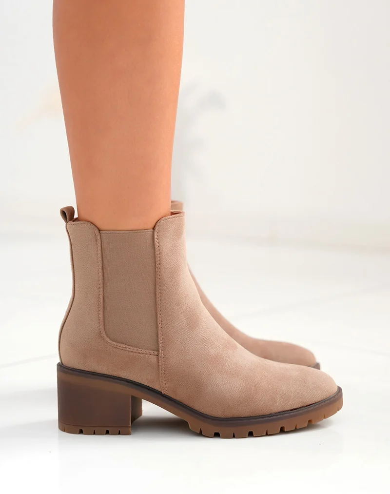 Bottines Chelsea en Suédine Taupe Clair : Élégance au Quotidien