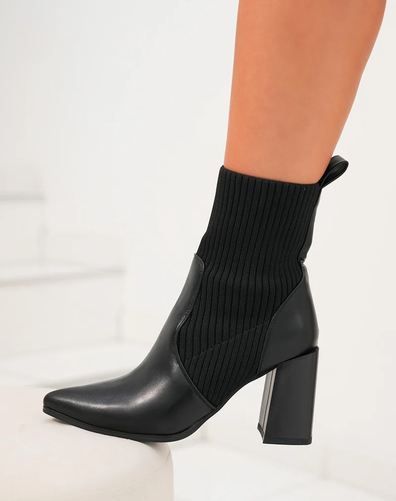 Bottines Noires à Talon avec Effet Chaussette et Bout Pointu