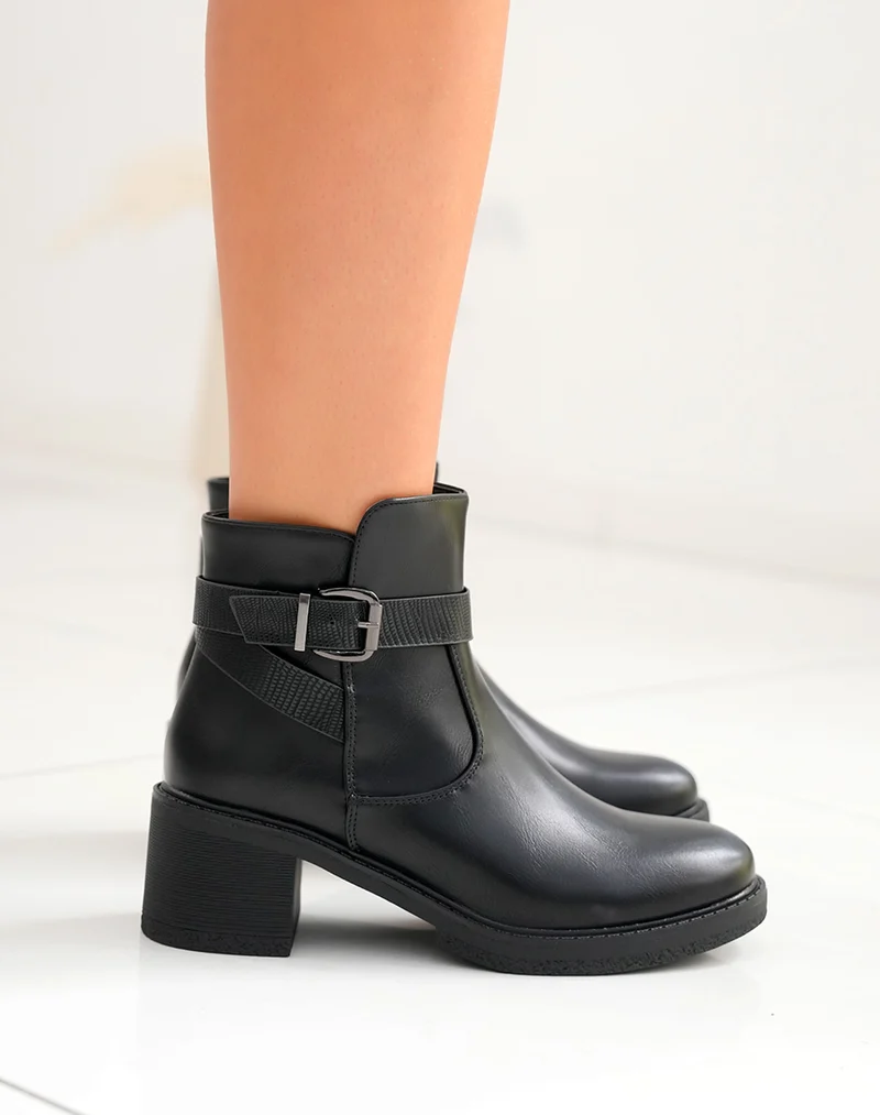Bottines noires à lanières ajustable et talon carré