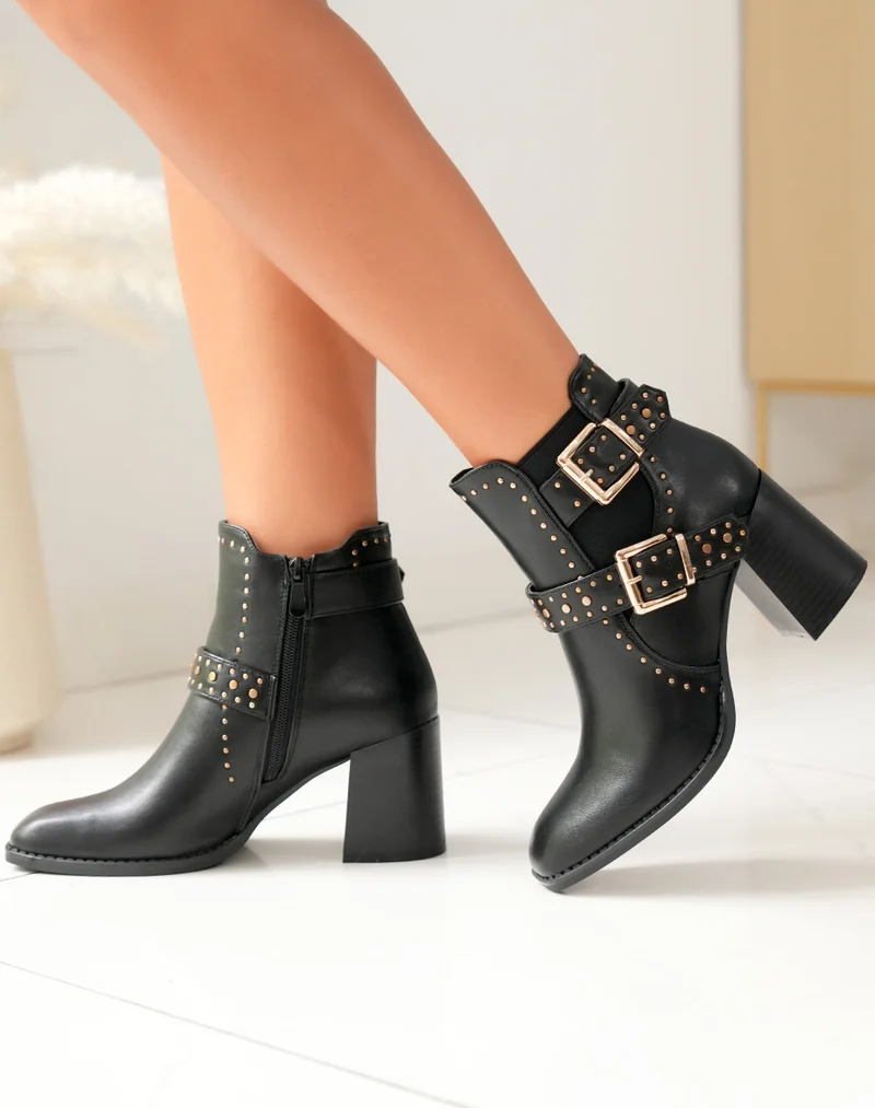 Bottines noires cloutées à talon et bout carré