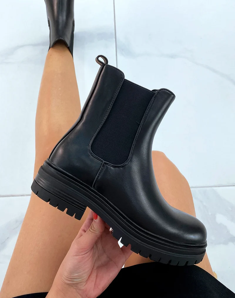 Chelsea boots noires à fine semelle crantée