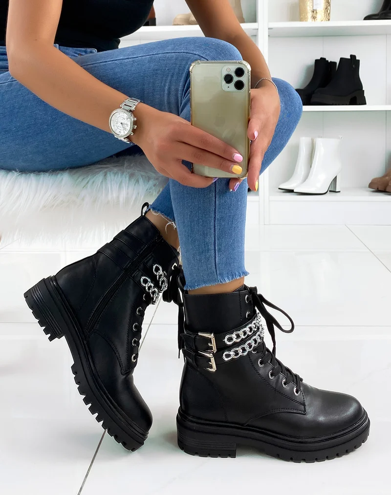 Bottines noires à doubles brides chainées
