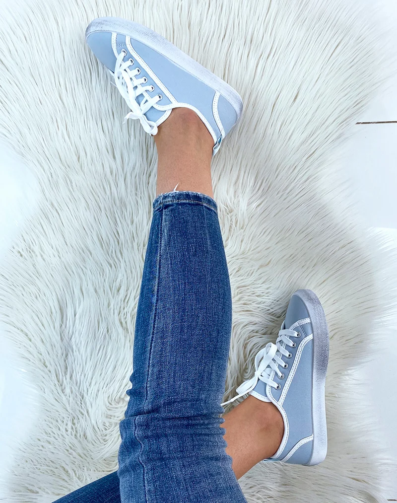 Basket bleu pastel et blanche en tissu