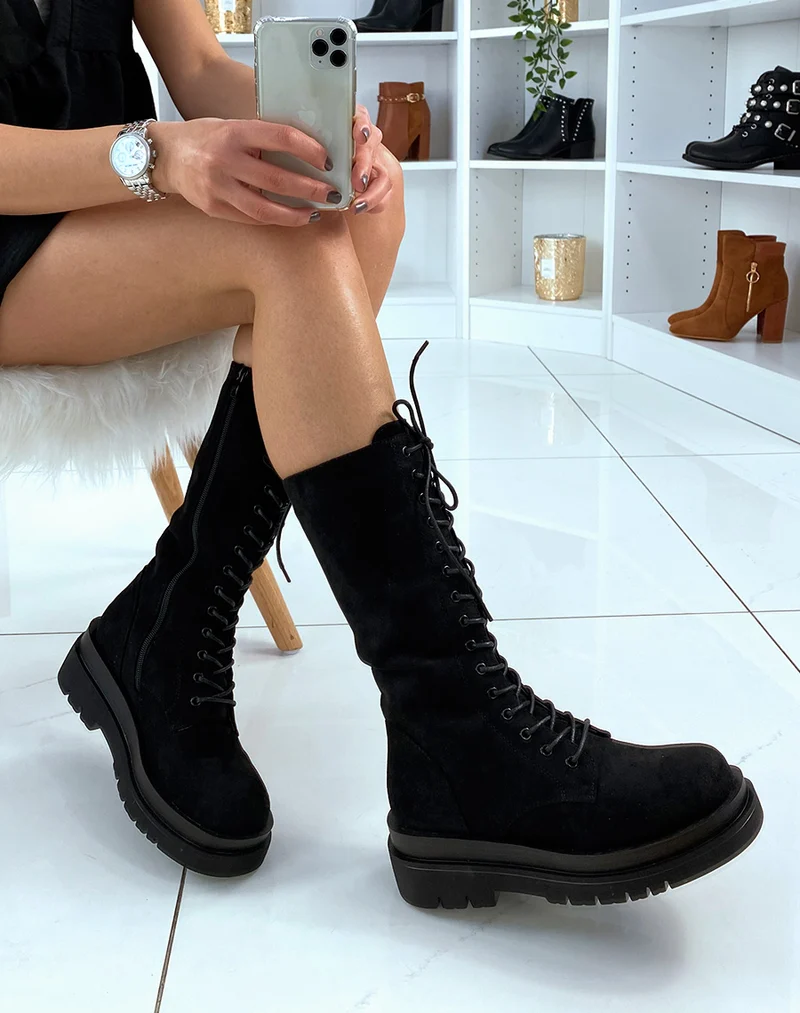 Bottes noires en suédine hautes à lacets