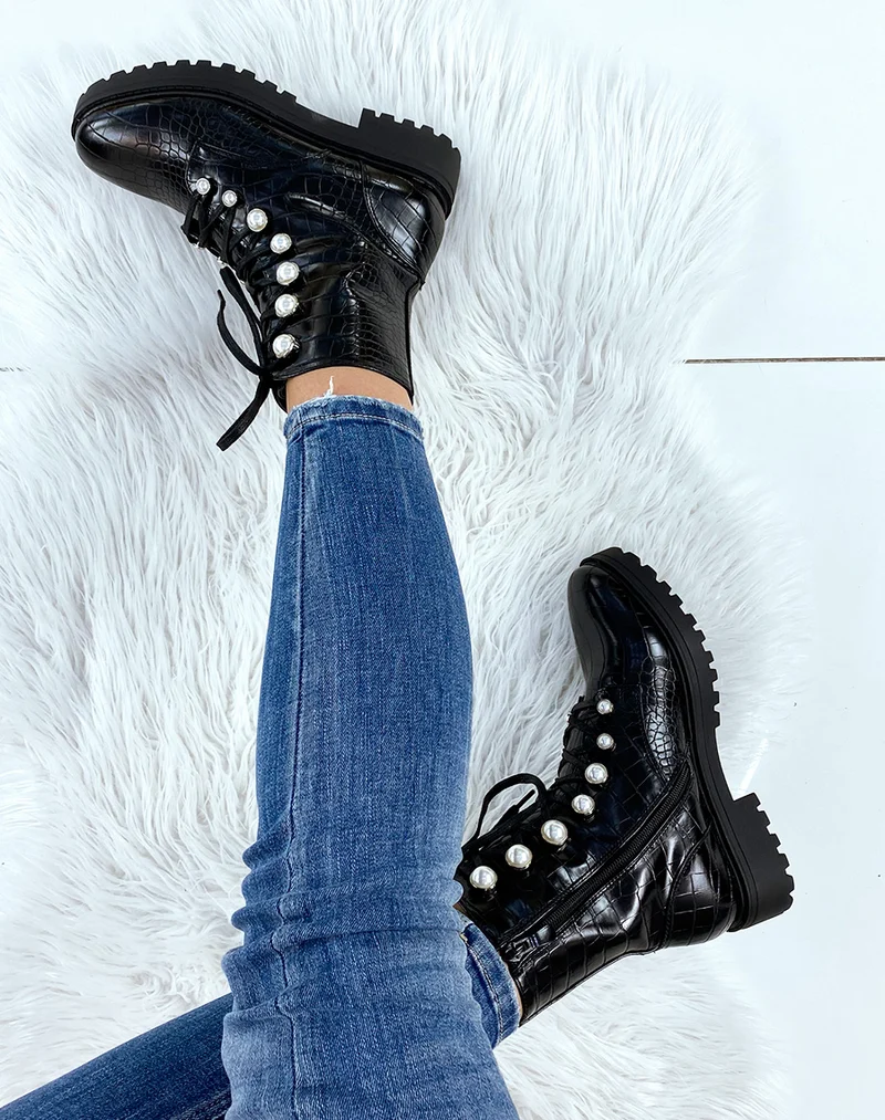 Bottines montantes lacées noires effet croco perlées