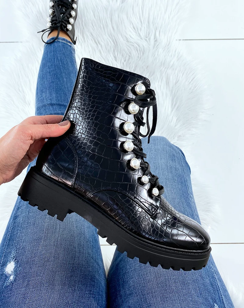 Bottines montantes lacées noires effet croco perlées
