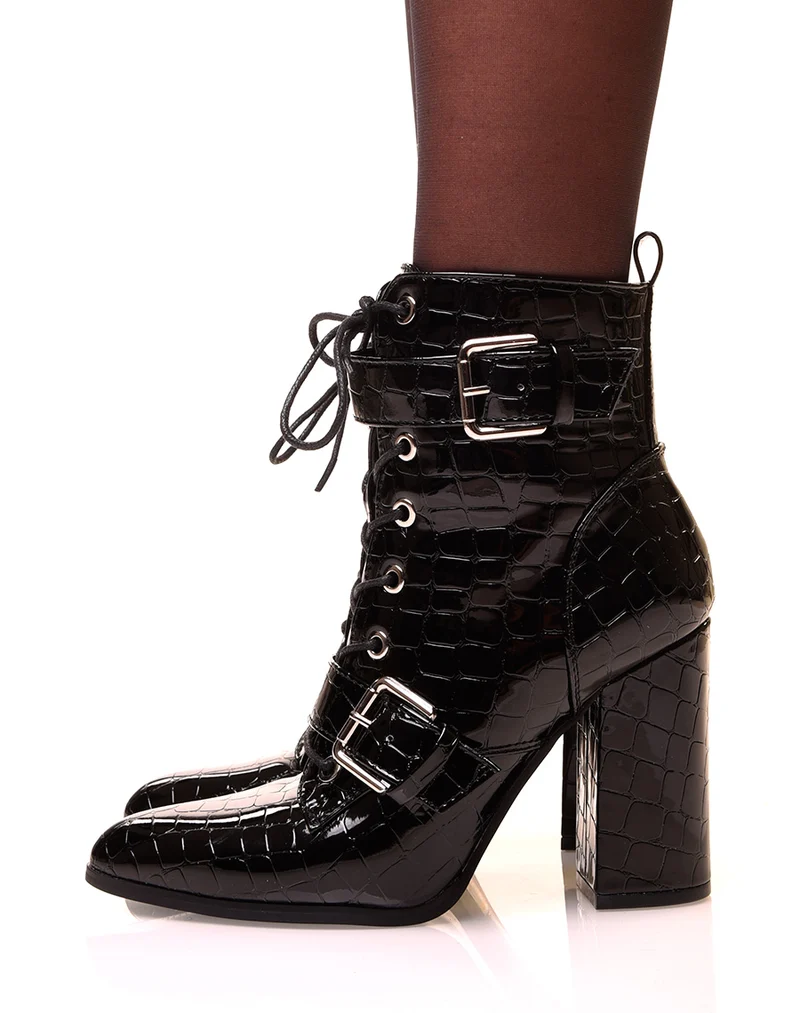 Bottines noires effet croco à talons et à lacets