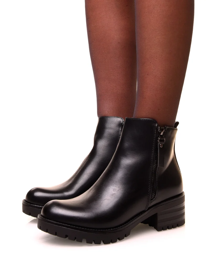 Bottines noires à fermeture décorative et semelle crantée