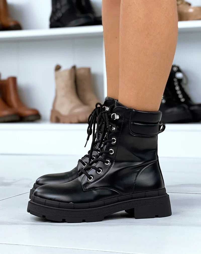 Bottines noires mat à détail strass