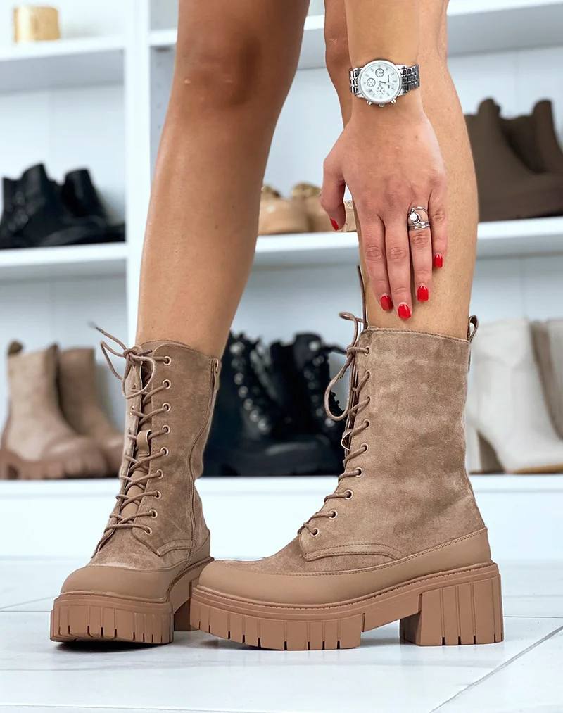 Bottines montantes marrons en suédine à lacet et semelle épaisse