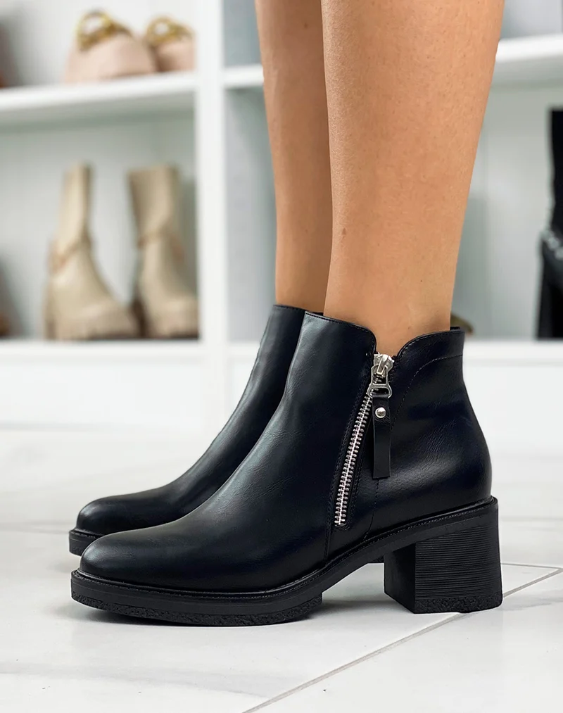 Bottines noires à petit talon et zip argenté