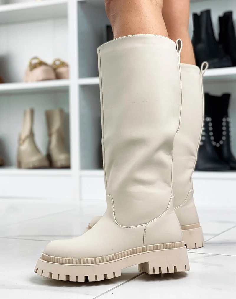 Bottes hautes beiges gommées à semelle épaisse