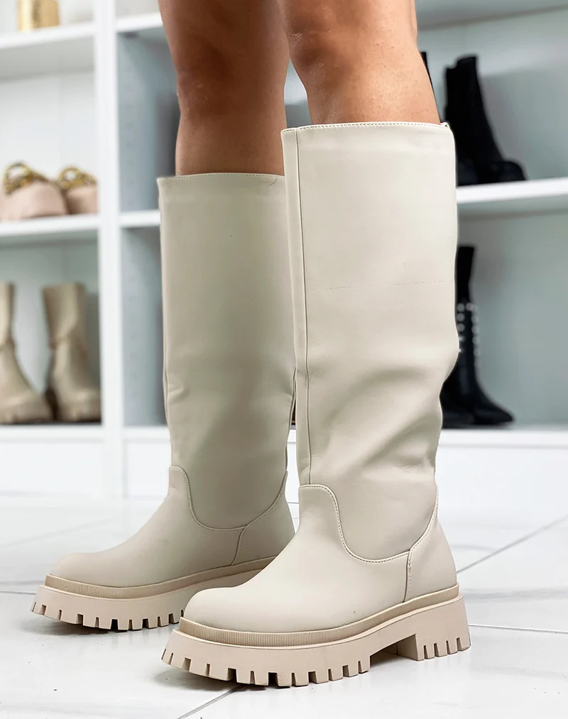 Bottes hautes beiges gommées à semelle épaisse
