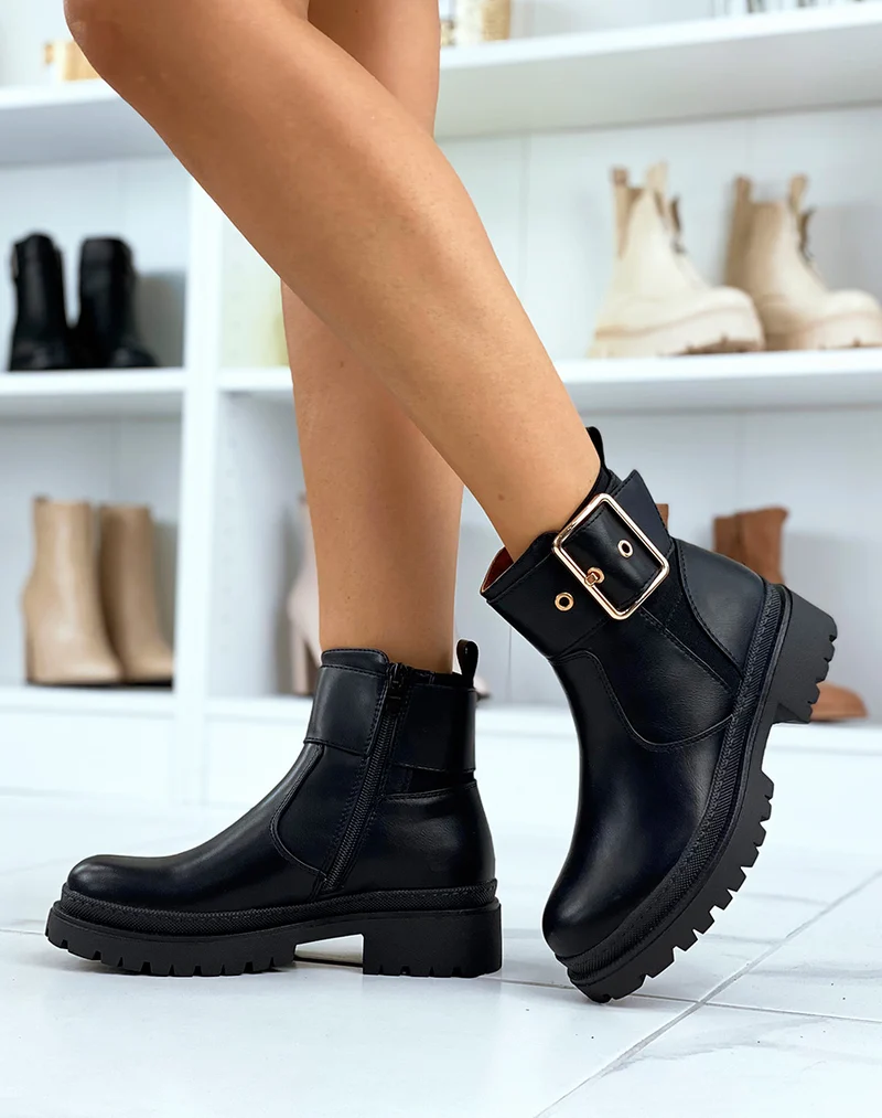 Bottines noires à lanière épaisse et dorée