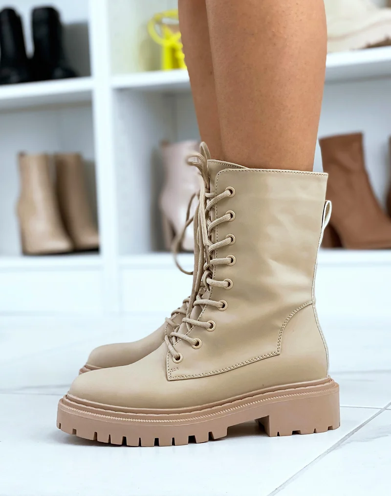 Bottines beiges montantes mattes à lacet et semelle talonnée